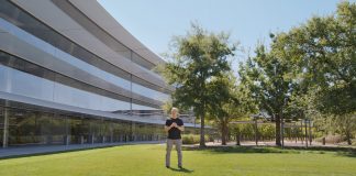 Tim Cook en el Apple Park, durante la Keynote de presentación del iPhone 15
