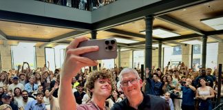 Tim Cook en la Apple Store de la Puerta del Sol en Madrid