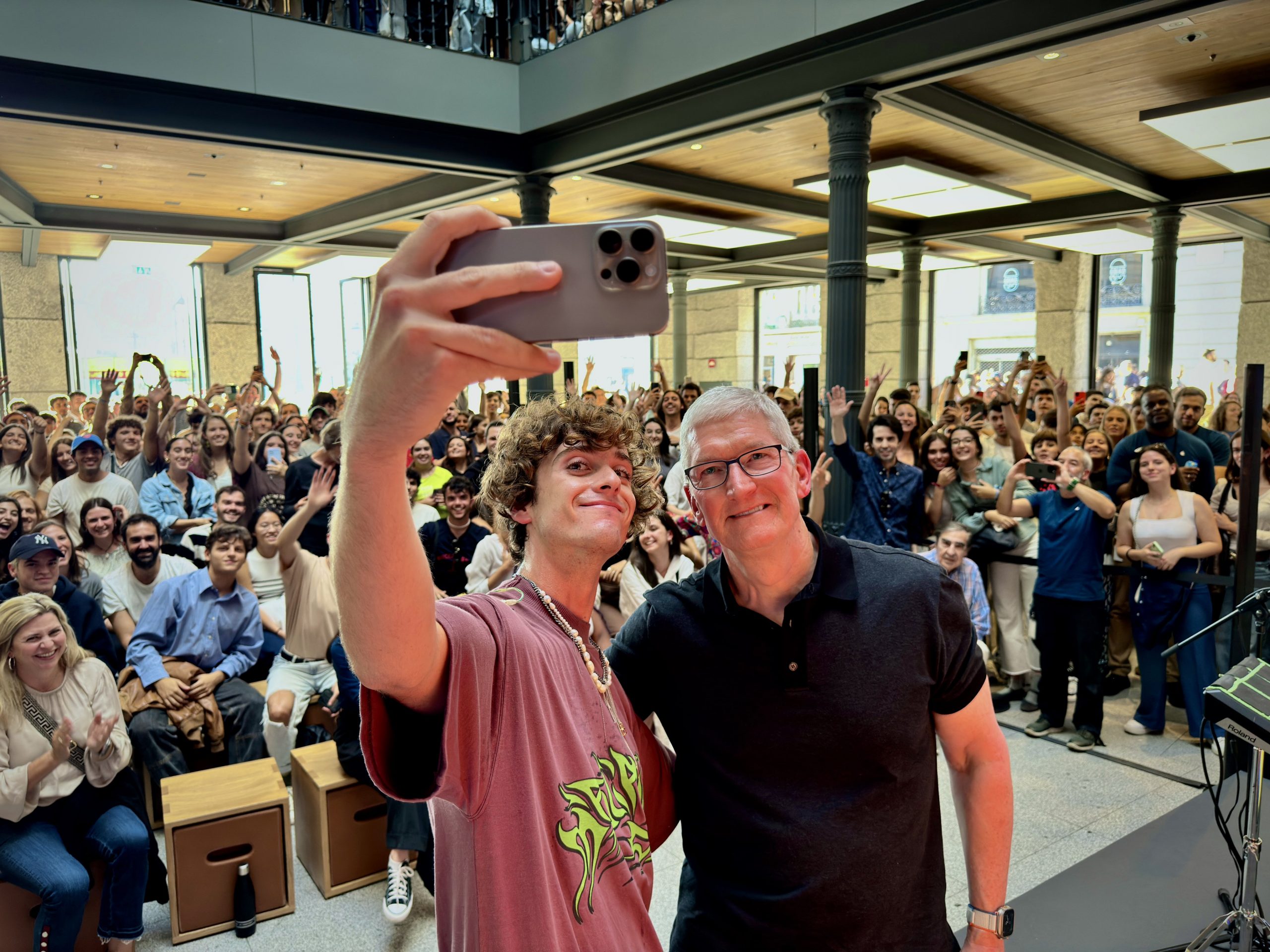 Tim Cook en la Apple Store de la Puerta del Sol en Madrid