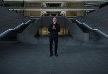 Apple podría utilizar varias notas de prensa a lo largo de varios días para presentar los nuevos MacBooks de bajo coste, M5 Pro/Max y más Tim Cook pasando la noche en el Apple Park