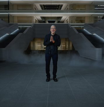 Tim Cook pasando la noche en el Apple Park