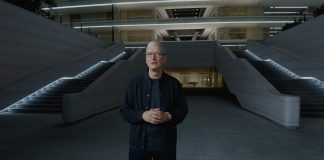 Tim Cook pasando la noche en el Apple Park