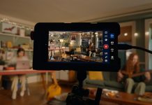 Grabando una escena con el iPhone 15 Pro Max, vía Apple