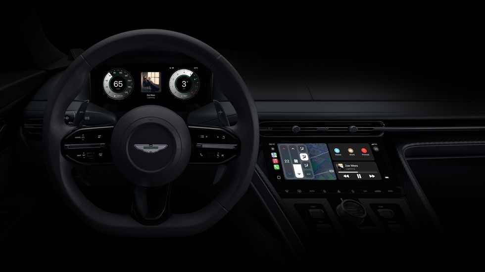 Nueva generación de CarPlay en un Aston Martin DB12 coupe