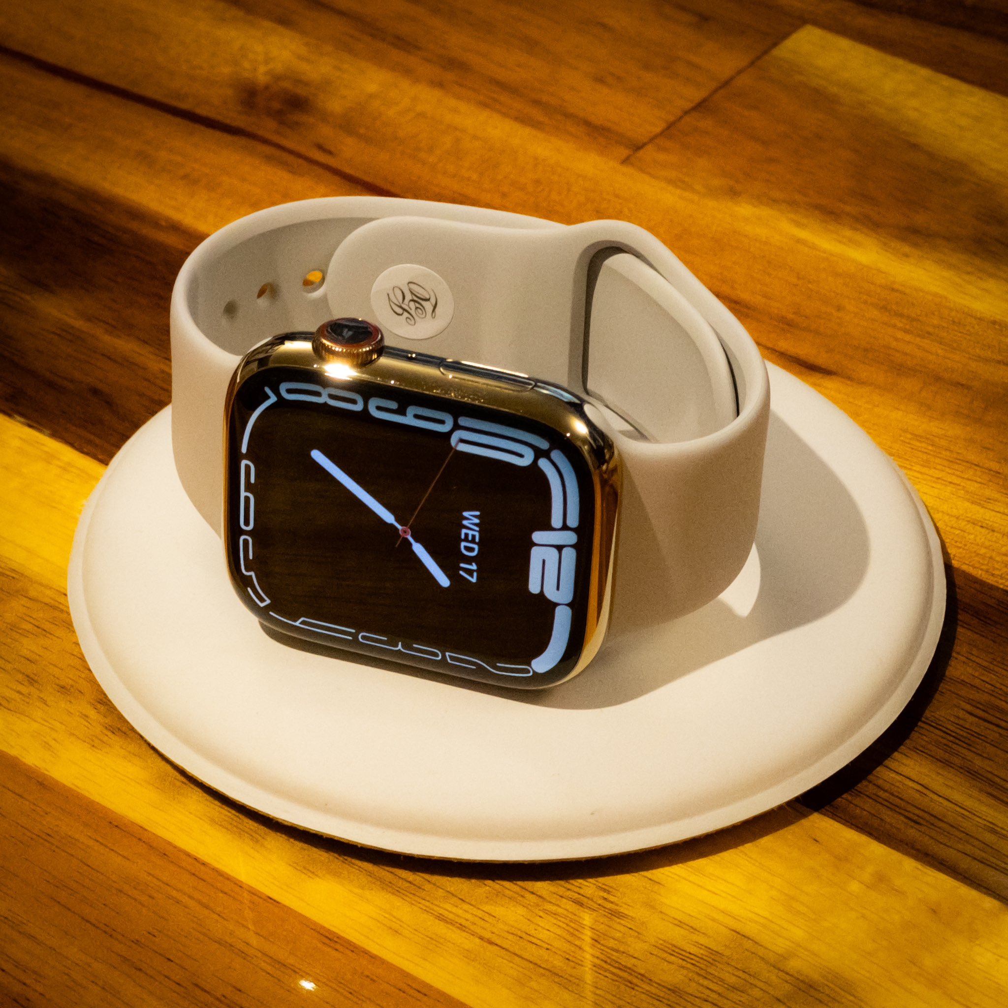 Correa de Apple Watch prototipada para Jony Ive, llamada Cloud. El I50 es por el 50 aniversario de Ive. Esta es una de las diez que se hicieron