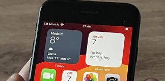 iPhone SE del 2020 en la pantalla de inicio