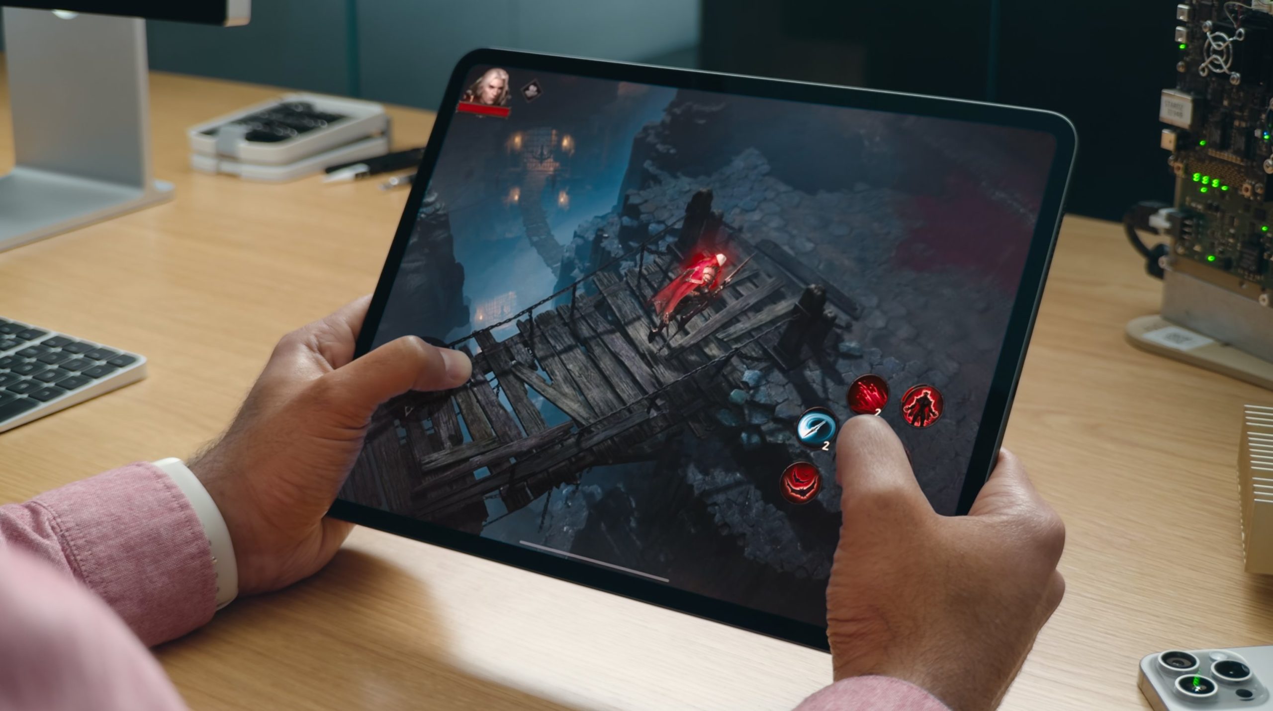Juegando a un videojuego con ray tracing en un iPad Pro