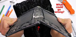 Doblando un iPad Pro con M4 en un vídeo de JerryRigEverything