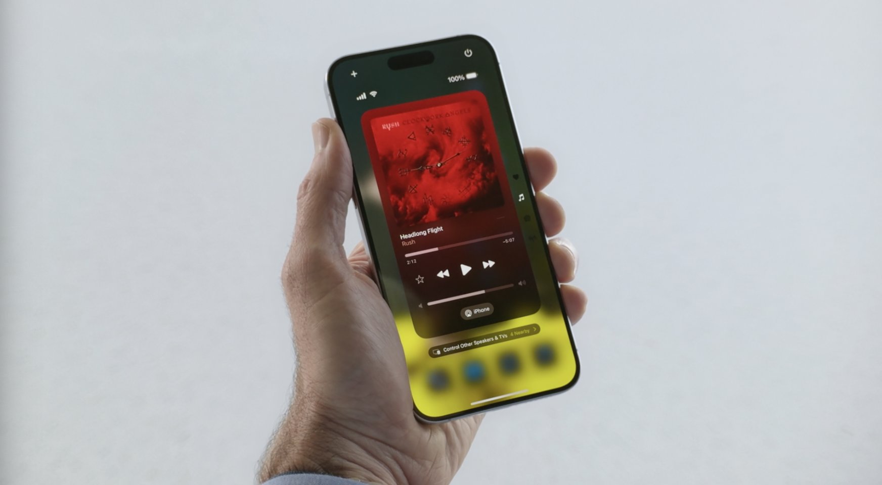 Controlando la música en el Centro de Control de iOS 18