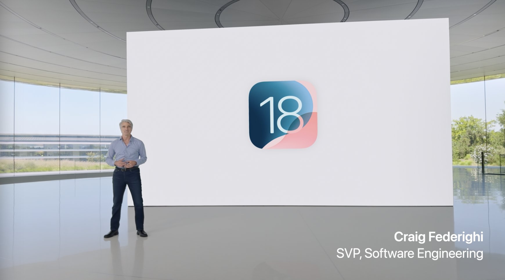 Craig Federighi y su pelazo presentando iOS 18