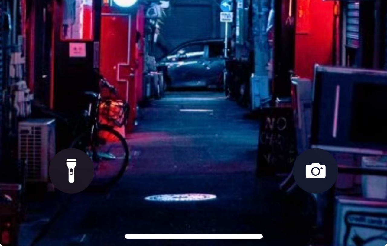 Los dos botones de linterna y cámara en iOS 17