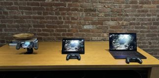 Dispositivos de Apple prearados con una serie de videojuegos ya instalados, en un evento en Nueva York