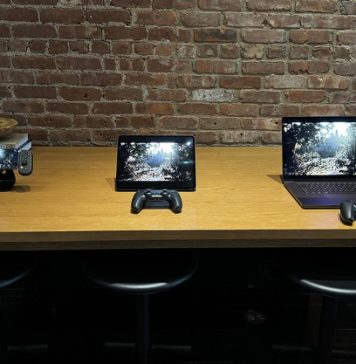 Dispositivos de Apple prearados con una serie de videojuegos ya instalados, en un evento en Nueva York