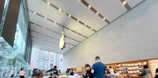 Zona de demostraciones para las Vision Pro en la Apple Store de Omotesando en Tokio, Japón