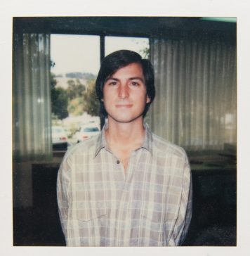 Foto de Steve Jobs utilizada para presentarse a la hora de vender el Apple I