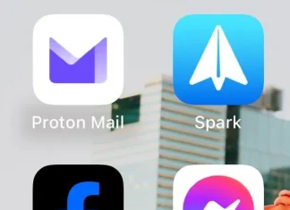 Icono de la App de Facebook con el fondo oscuro