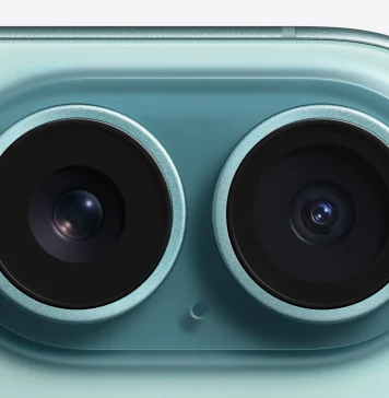 Cámaras traseras del iPhone 16 dispuestas en posición horizontal para grabar spatial video o video espacial