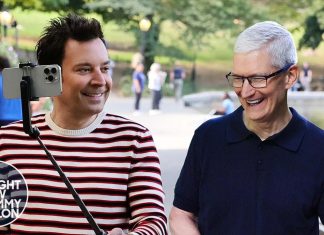 Jimmy Fallon entrevistando a Tim Cook en Nueva York con motivo del lanzamiento del iPhone 16