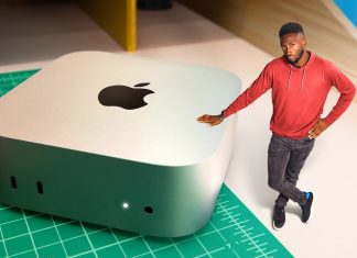 Marques Brownlee con el Mac mini con M4 (imagen a tamaño real ;) )