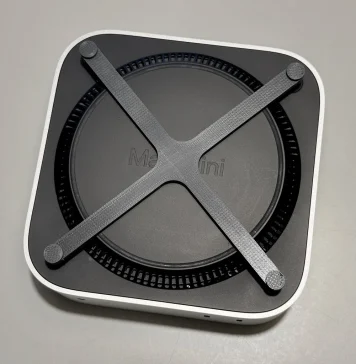 Modelo 3D para descargar e imprimir y poder encender el Mac mini pulsándolo desde arriba