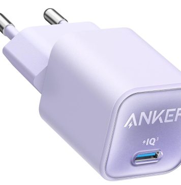 Cargador Anker Nano de color lila