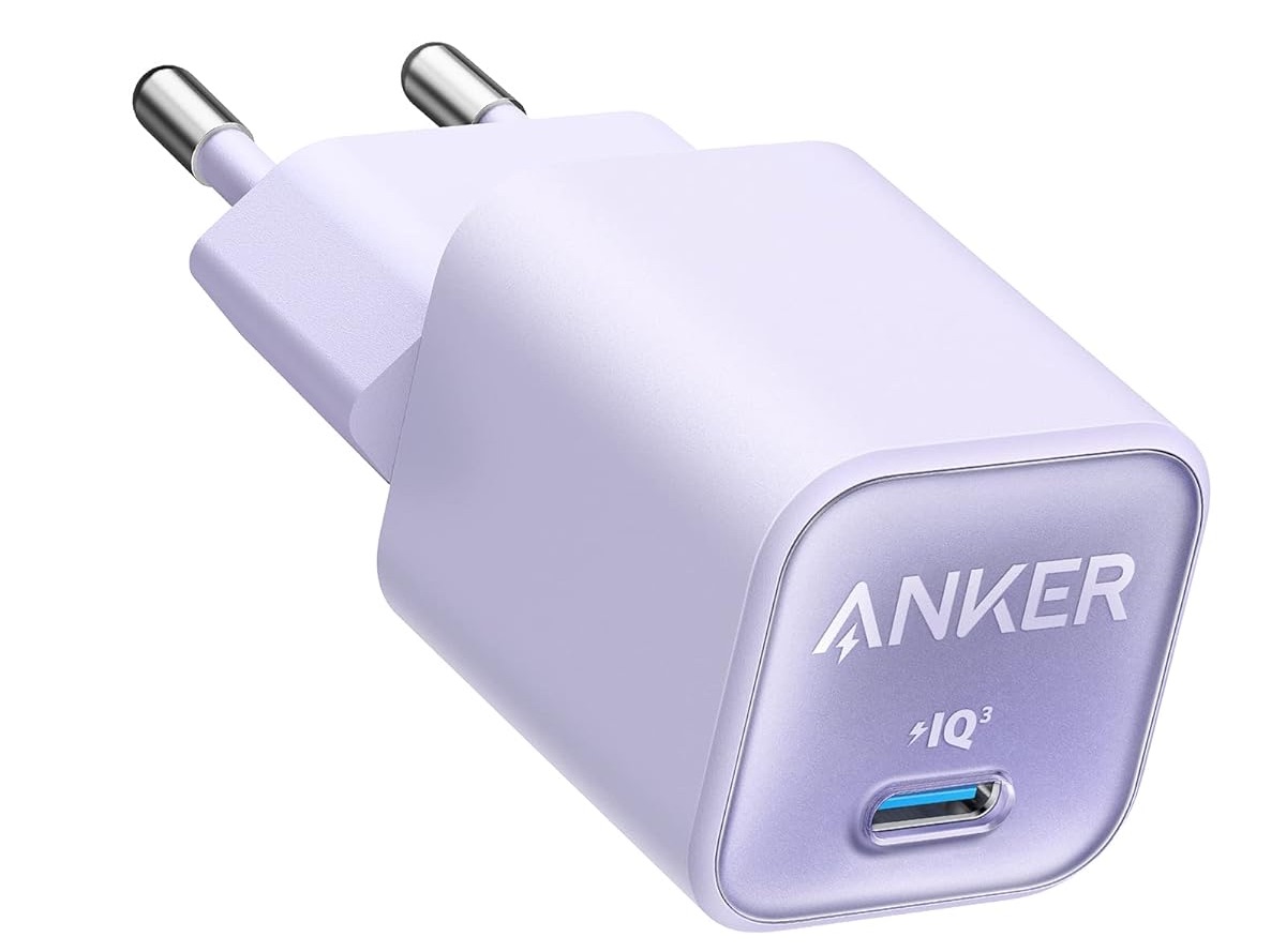 Cargador Anker Nano de color lila