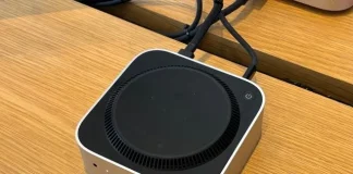 Mac mini con M4 dado la vuelta