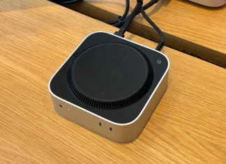 Mac mini con M4 dado la vuelta