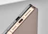 Foto del Oppo Find N5, un smarpthone tan fino como permite el puerto USB-C, comparado con un iPhone 16 Pro al lado