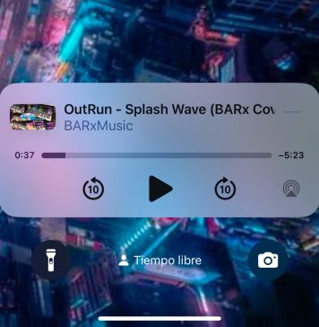 Widget con el botón de Play disponible para reproducir el vídeo que se acaba de parar.