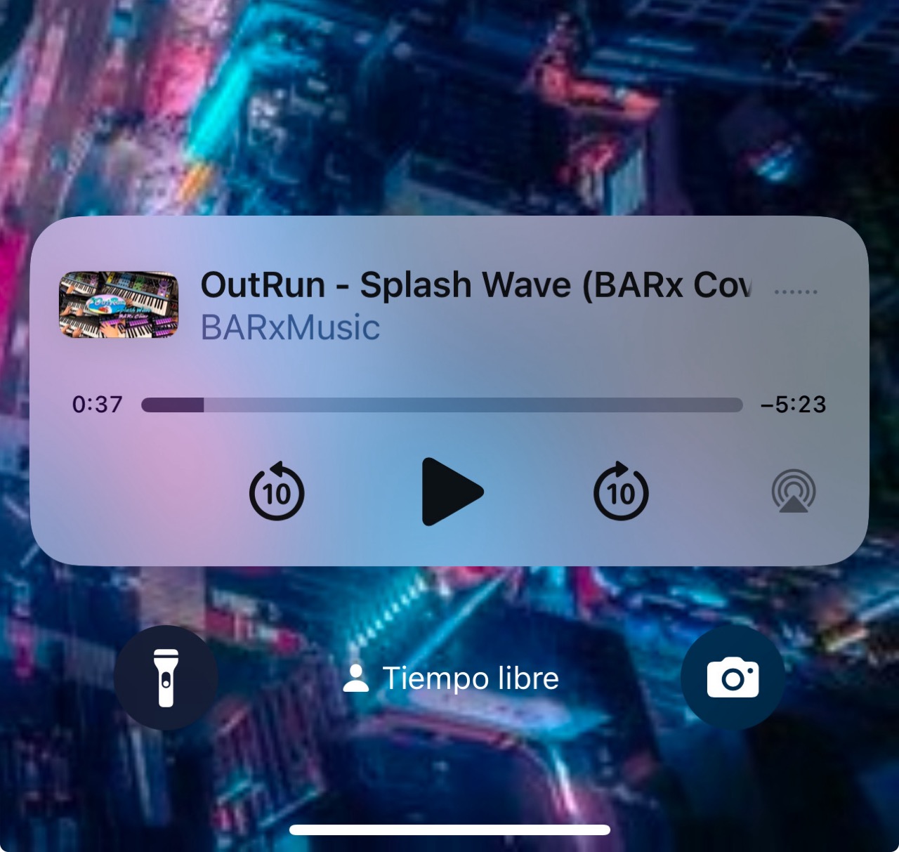 Widget con el botón de Play disponible para reproducir el vídeo que se acaba de parar.