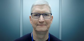 Tim cook haciendo de Tim C. en Separación (Severance)