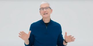Tim Cook presentando el iPhone 16e