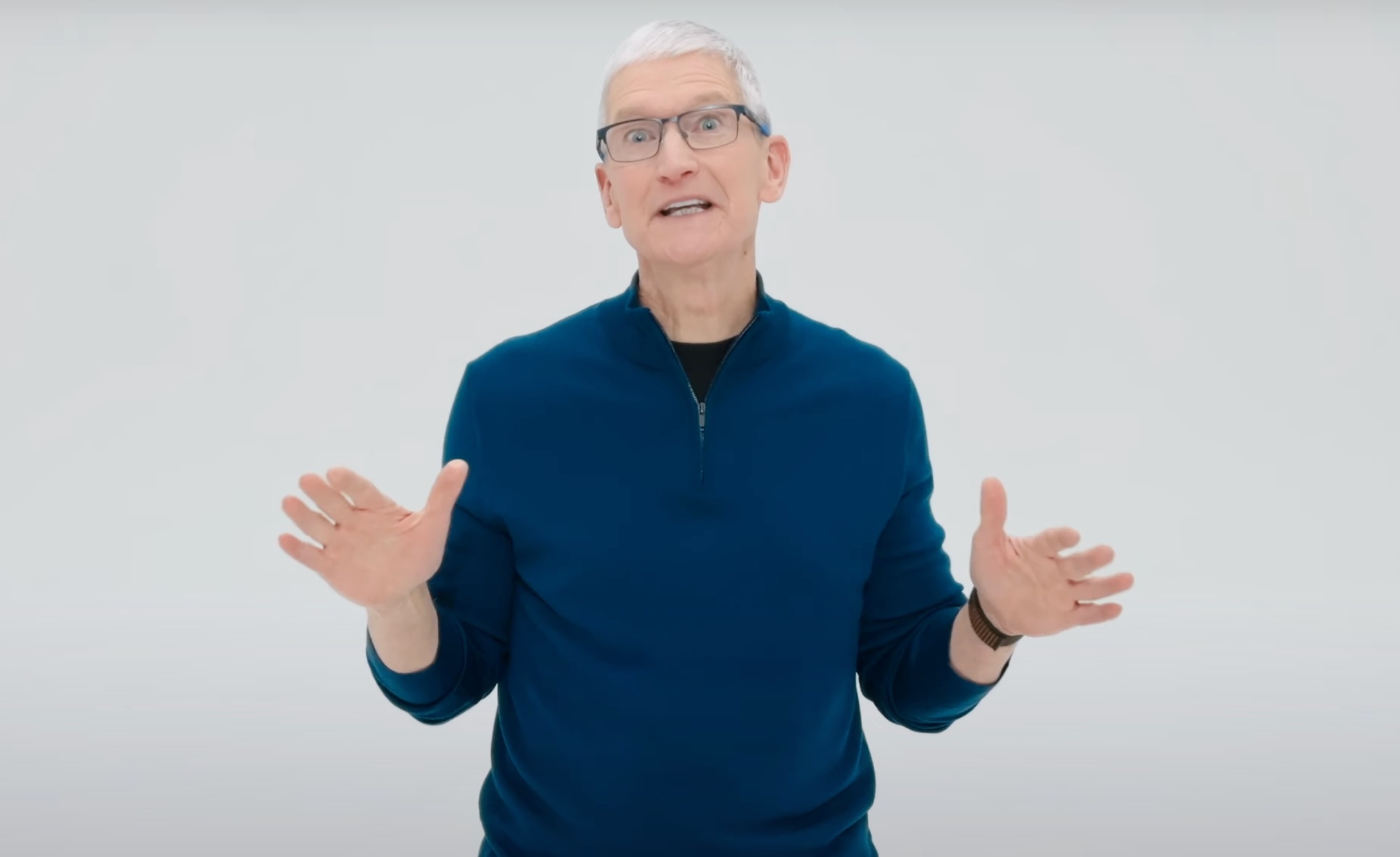 Tim Cook presentando el iPhone 16e