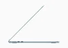 MacBook Air con M4 en color azul cielo