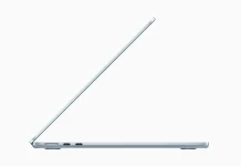MacBook Air con M4 en color azul cielo