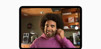 Usando los AirPods 4 para activar la grabación de vídeo en un iPad, y enviar audio desde sus micrófonos con alta calidad