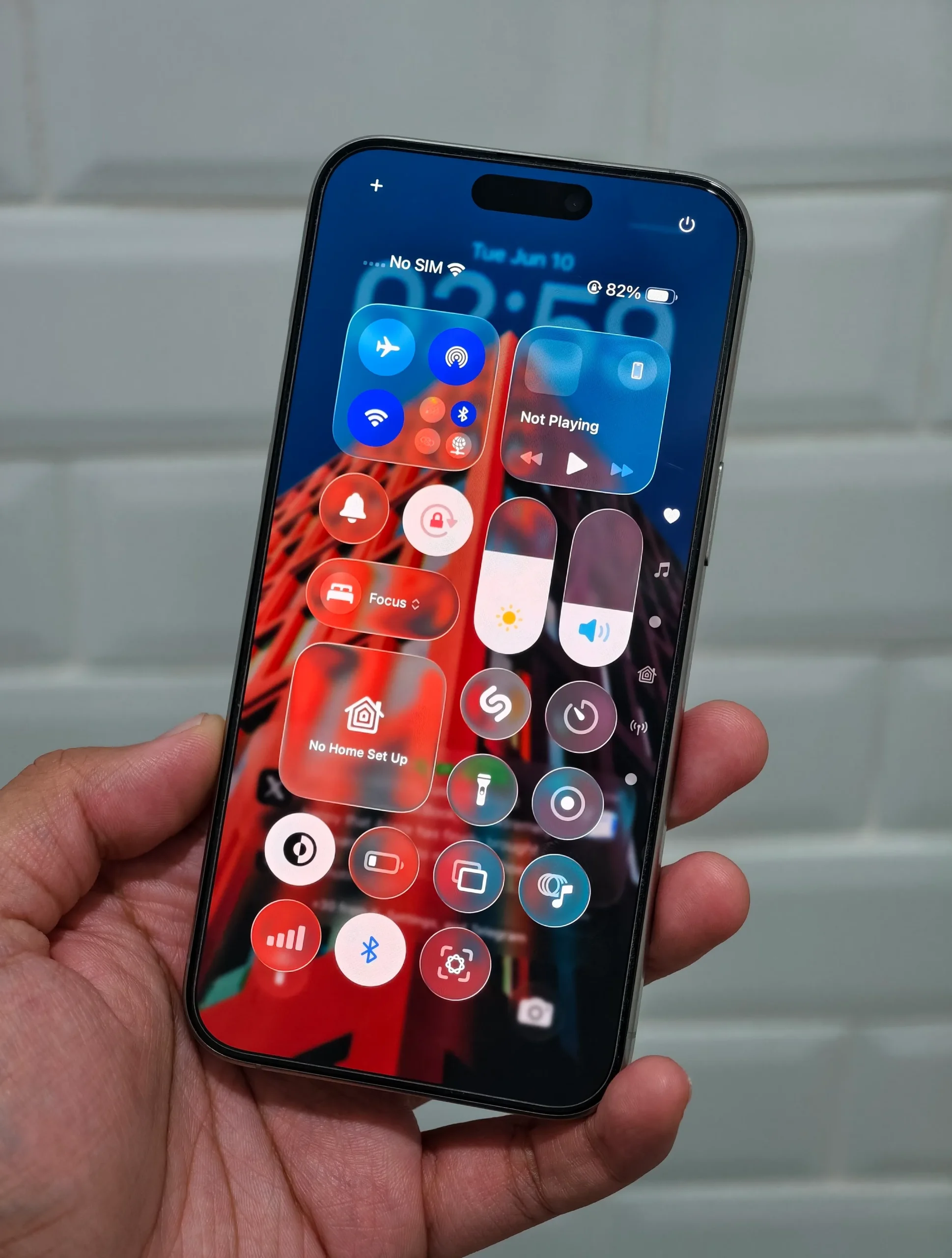Centro de Control en iOS 26 con Liquid Glass, presenta problemas de legibilidad que antes no teníamos