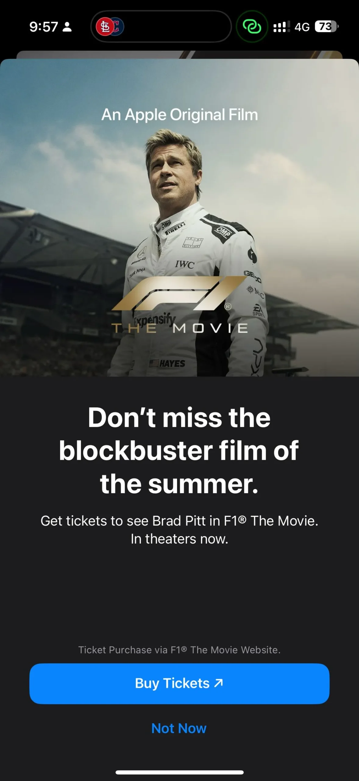 Promoción de la película de Apple F1 mostrada en un pop-up a pantalla completa en la App de Apple TV en EEUU, con un botón que lleva a compras en una web externa que no utiliza medios de pago de la App Store