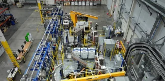 Fábrica con línea de reciclaje de MP Materials y Apple, que invierte dinero en esta primera empresa para reciclar y procesar tierras raras para imanes