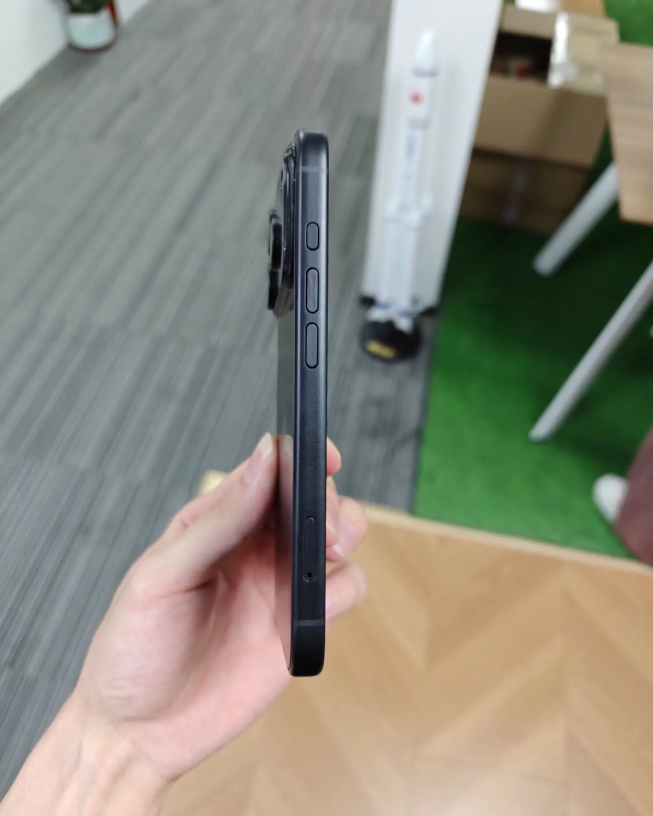 Maqueta de lo que se supone que será el iPhone 17 Pro