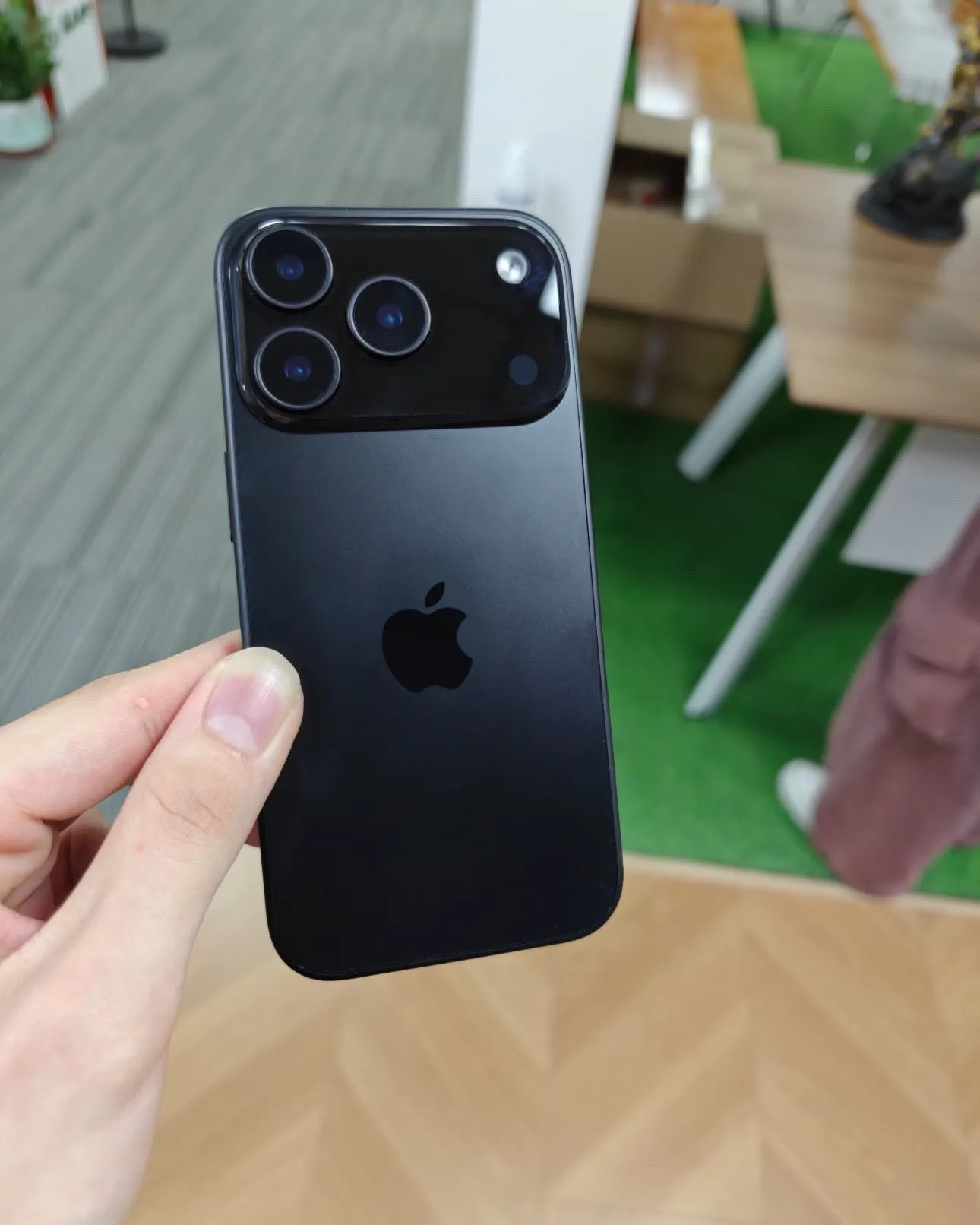 Maqueta de lo que se supone que será el iPhone 17 Pro