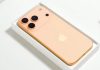 Maqueta de iPhone 17 Pro naranja