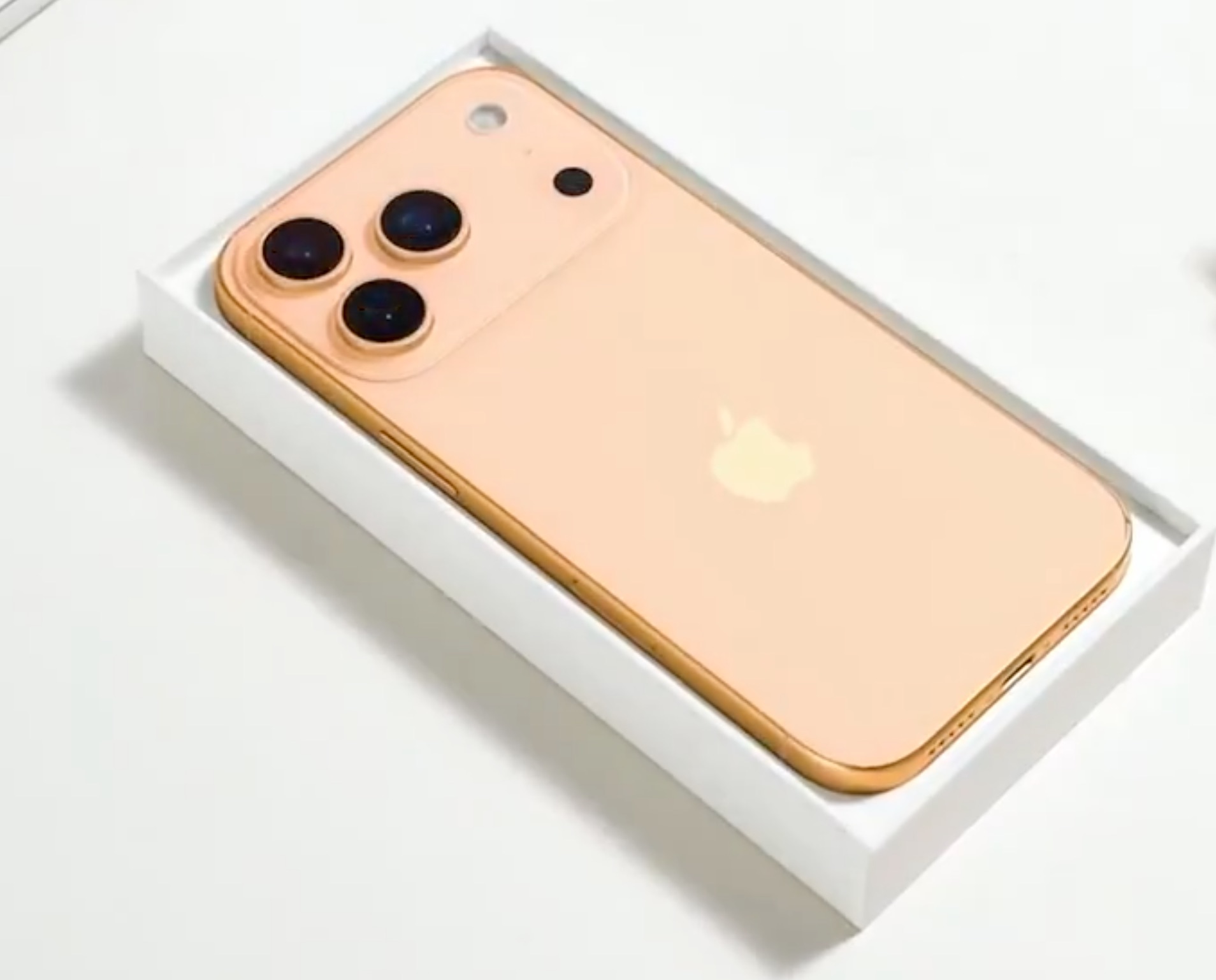 Maqueta de iPhone 17 Pro naranja