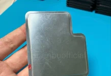 Supuesta batería del iPhone 17 Pro con un espacio para la bandeja y lector de tarjetas SIM físicas