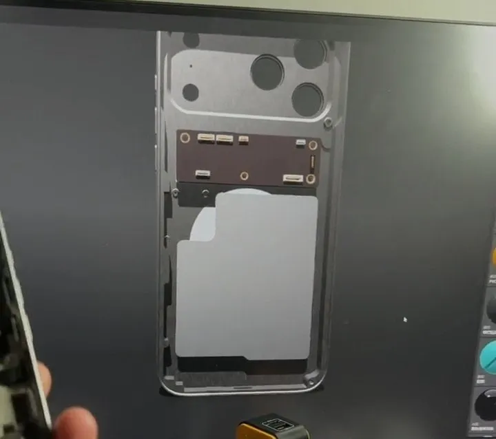 Modelo 3D del supuesto iPhone 17 Pro en su interior