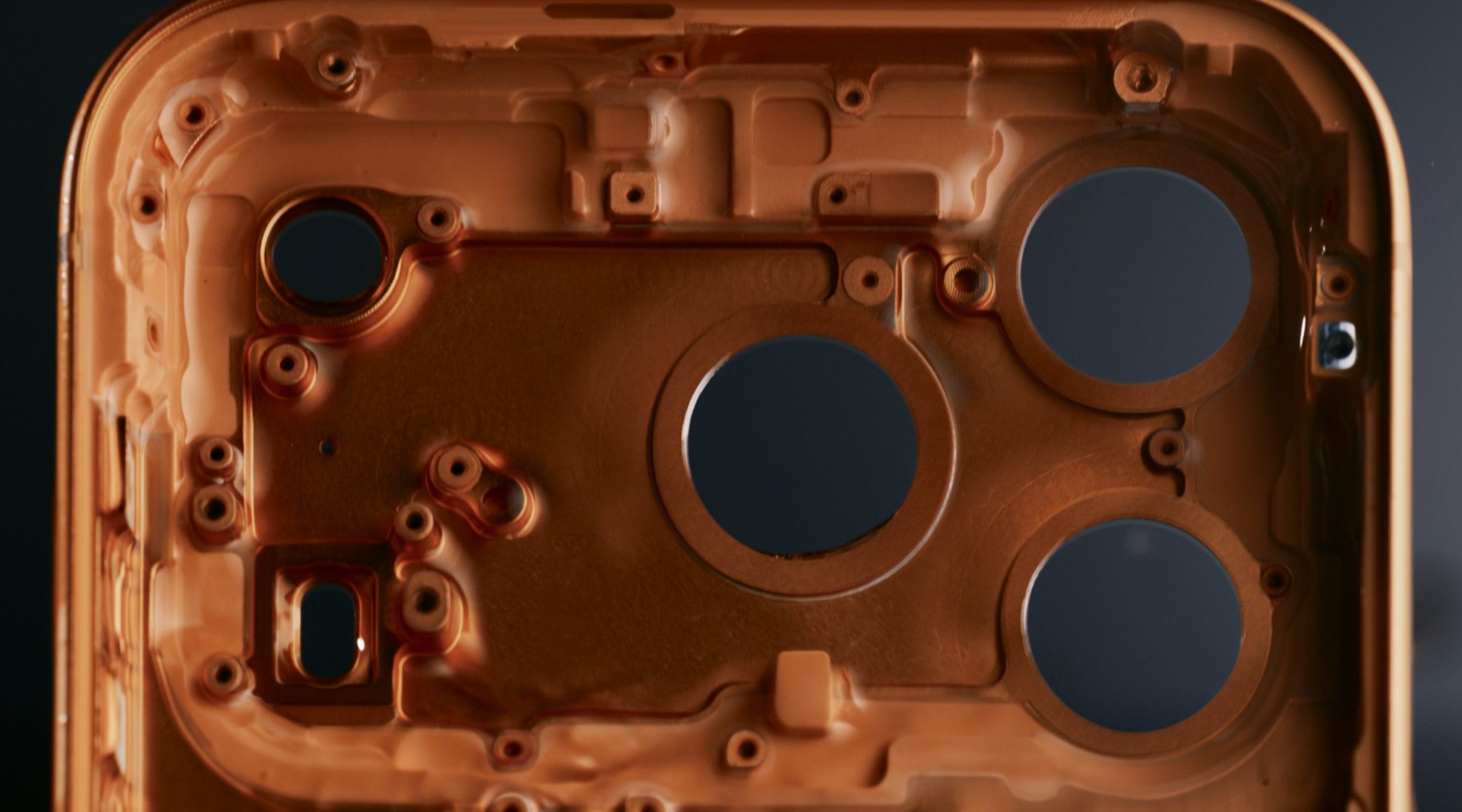 Carcasa de aluminio Unibody en color naranja para el iPhone 17 Pro