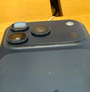 iPhone 17 Pro arañado en una Apple Store