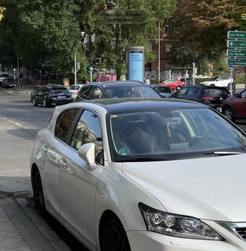 Ahora es aún peor, simplemente ampliando la imagen perdemos parte de la interfaz