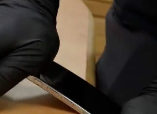 Intentando doblar un iPhone Air sin conseguirlo